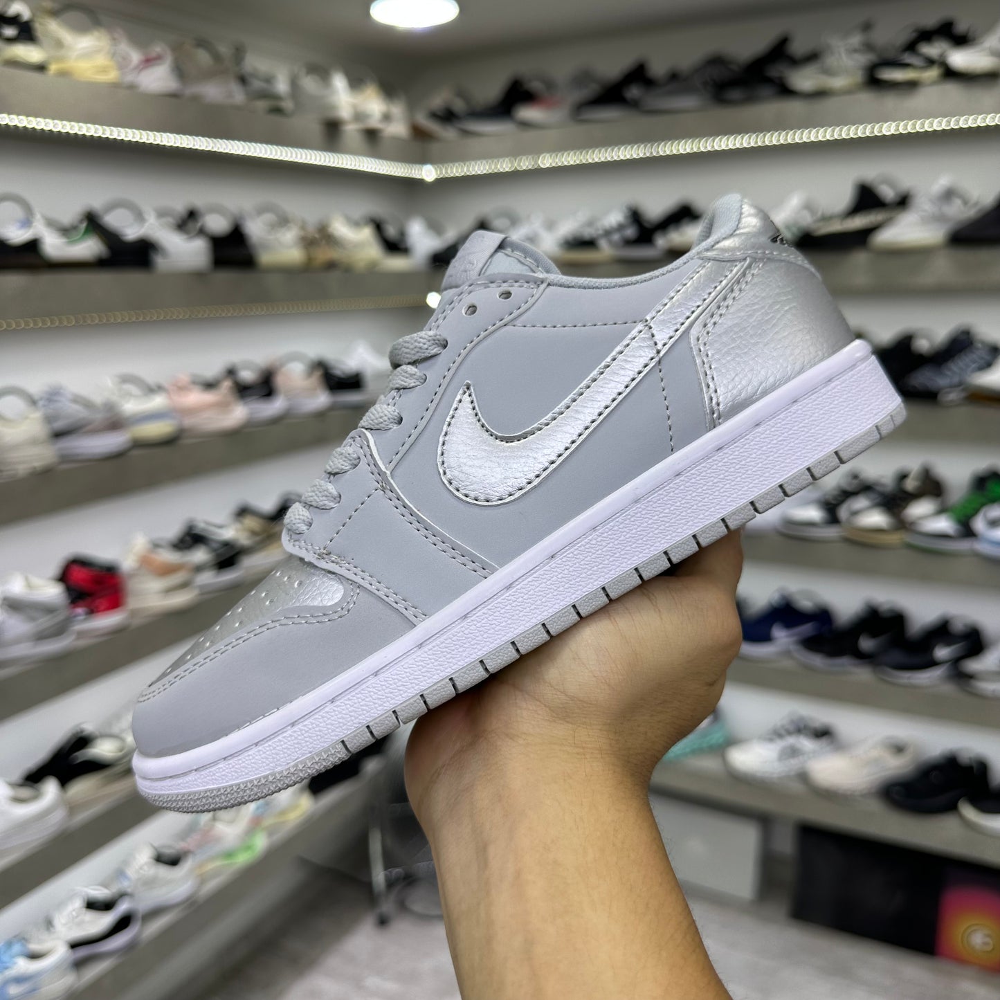 Air Jordan 1 Low Silver Metallic
